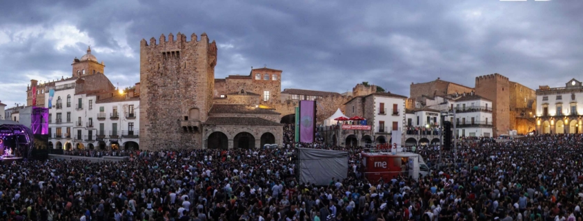 CACERES FESTIVAL DE WOMAD - FRANCIS VILLEGAS -