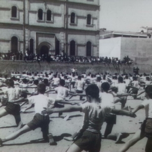 Tabla de gimnasia en el Colegio San Antonio, años 60
