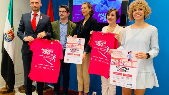 Cáceres se entrena para la II Carrera de la Mujer por la igualdad y la II Marcha Rosa